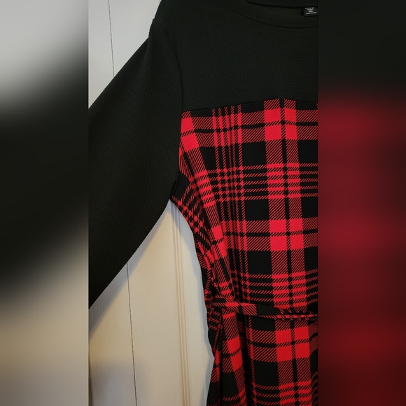 Red and Black plaid Christmas dress - Picture 4 of 7